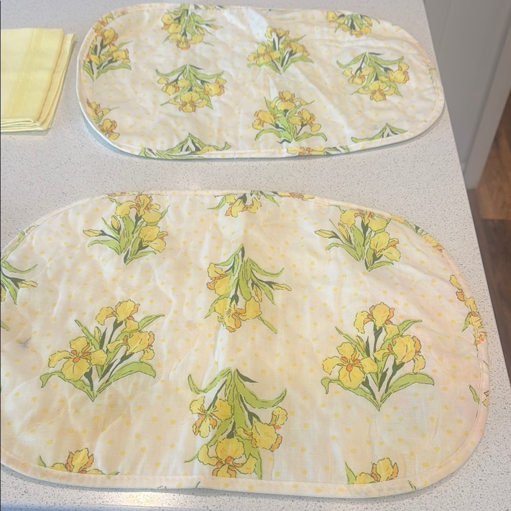 Vintage Floral Yellow Kitchen Set of 2 placemats 4 napkins - Picture 4 of 11